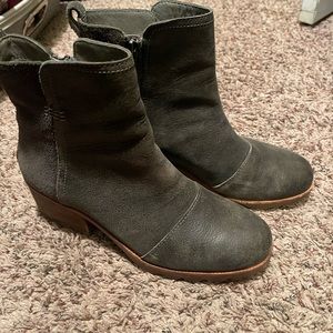 Woman’s healed sorel booties size 7.5